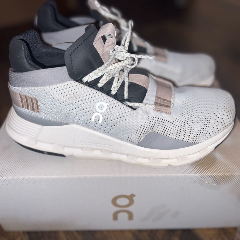 On Cloud Cloudnova White/Sand Size 8